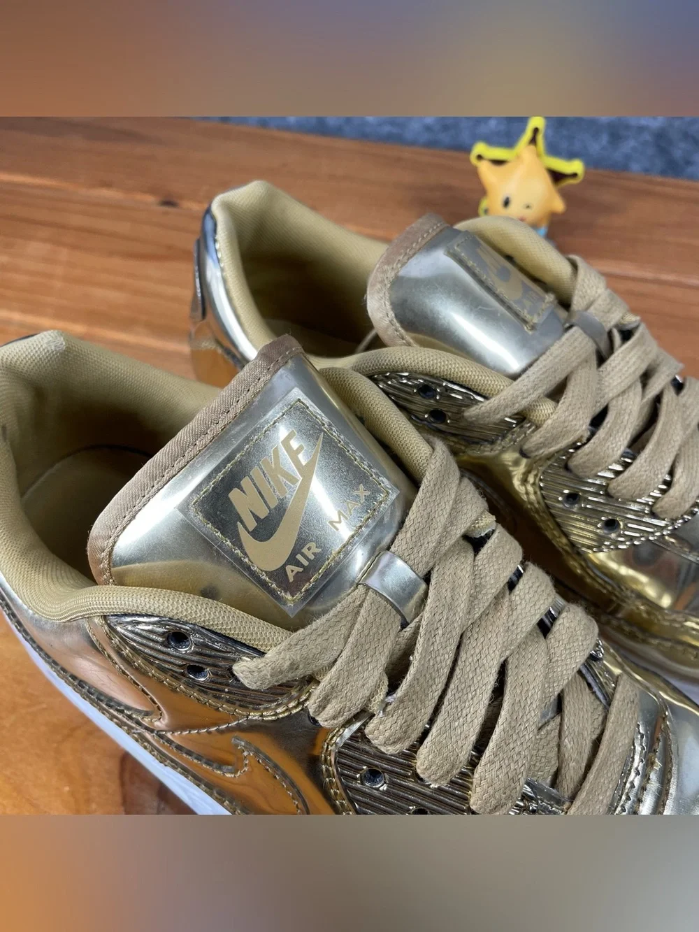 Nike Air Max 90 SP Womens Size 8.5 Metallic Gold Sneakers (CQ6639-700) FLAWS